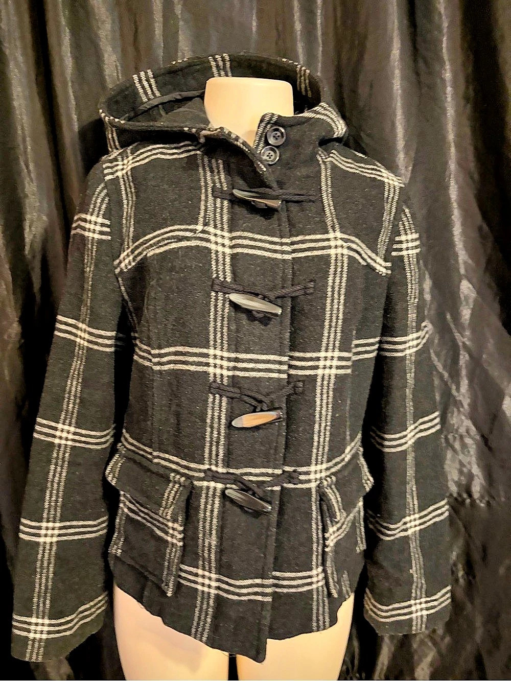 Old Navy Plaid Hooded Jacket in Black & White Size Medium